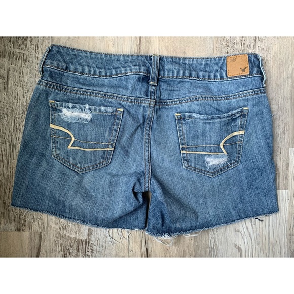 AEO : distressed denim low rise cut off shorts - Picture 8 of 14